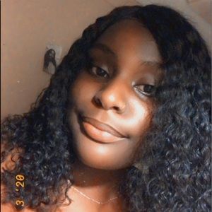 Meet your Posher, Carrie